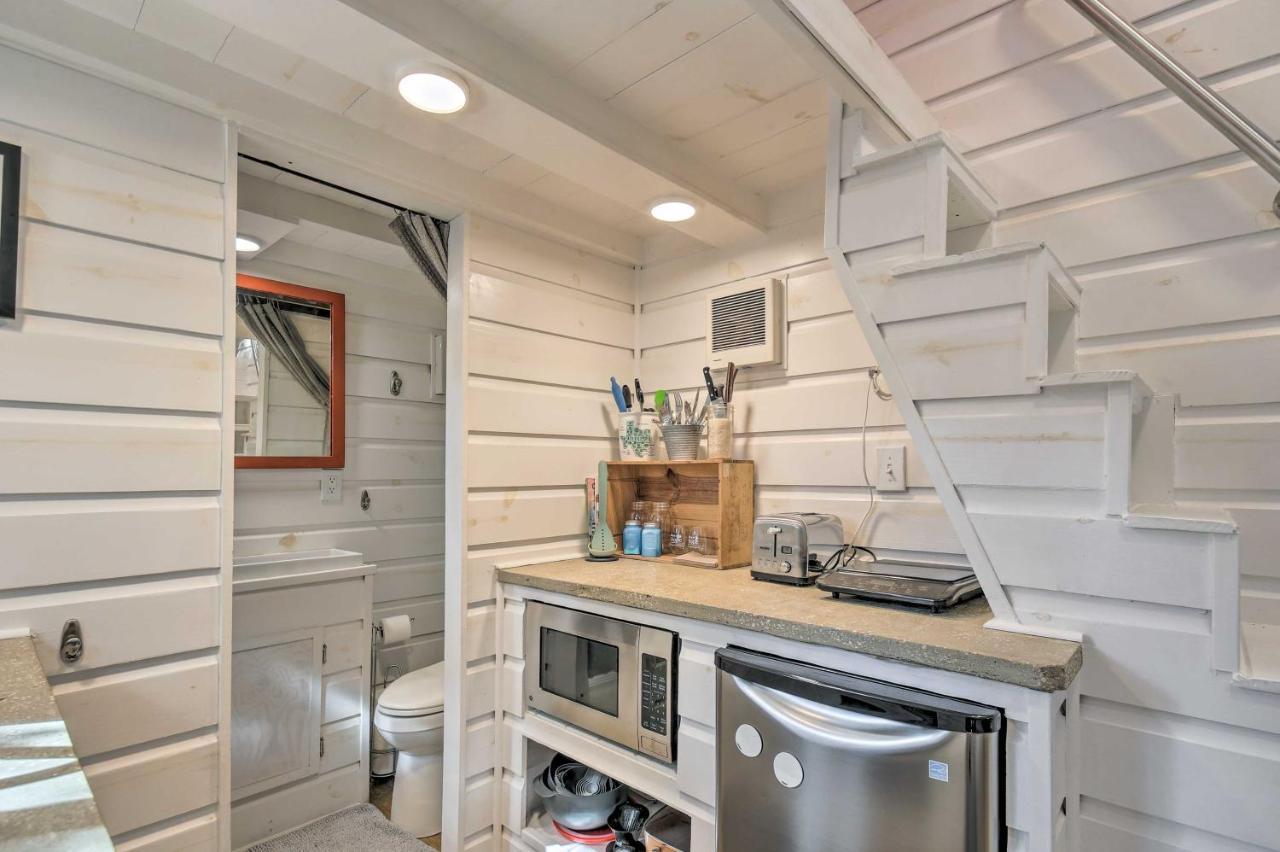 Unique Stay Tiny Everest San Antonio Home! Exterior photo